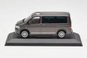 Volkswagen T5 Bus Bronze Metallic Minichamps 1:43 4039378412203 Metāls