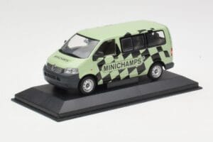 Volkswagen T5 Bus Zaļš Minichamps 1:43 T5002 Metāls — attēls 2 no 4