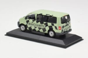 Volkswagen T5 Bus Zaļš Minichamps 1:43 T5002 Metāls — attēls 3 no 4