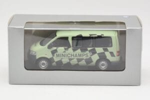 Volkswagen T5 Bus Zaļš Minichamps 1:43 T5002 Metāls — attēls 4 no 4