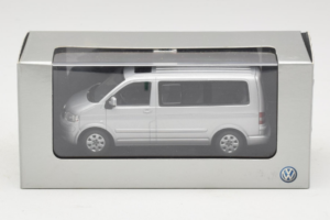 Volkswagen T5 Bus Sudrabs Minichamps 1:43 T5003 Metāls — attēls 4 no 4
