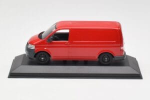 Volkswagen T5 Piegādes Auto Sarkans & Melni Riteņi Minichamps 1:43 400052260-B Metāls