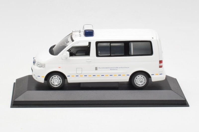 Volkswagen T5 Multivan Bundeswehr Neatliekamās Palīdzības Ārsts Prototips Minichamps 1:43 400052291-P1 Metāls