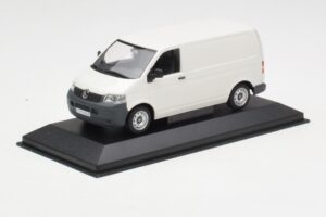 Volkswagen T5 Transporter Balts Minichamps 1:43 T5002-B Metāls — attēls 2 no 4