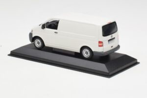 Volkswagen T5 Transporter Balts Minichamps 1:43 T5002-B Metāls — attēls 3 no 4