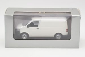 Volkswagen T5 Transporter Balts Minichamps 1:43 T5002-B Metāls — attēls 4 no 4