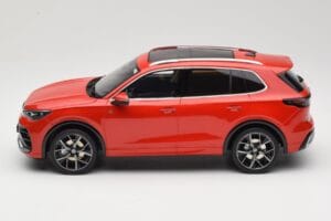 Volkswagen Tiguan eTSI R-Line Persimmon Red Metallic Otto 1:18 OT489 Sveķi — attēls 3 no 6