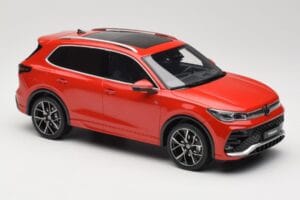 Volkswagen Tiguan eTSI R-Line Persimmon Red Metallic Otto 1:18 OT489 Sveķi — attēls 4 no 6