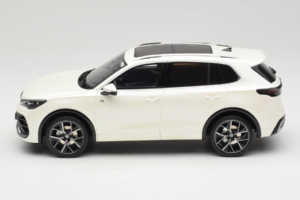 Volkswagen Tiguan R-Line Oryx White Pearl Otto 1:18 OT1219 Sveķi — attēls 3 no 6