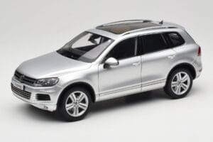 Volkswagen Touareg 7L Silver Metallic Kyosho 1:18 8821CS Metāls