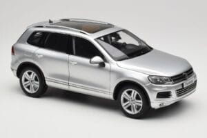 Volkswagen Touareg 7L Silver Metallic Kyosho 1:18 8821CS Metāls — attēls 6 no 8