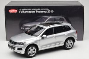 Volkswagen Touareg 7L Silver Metallic Kyosho 1:18 8821CS Metāls — attēls 8 no 8