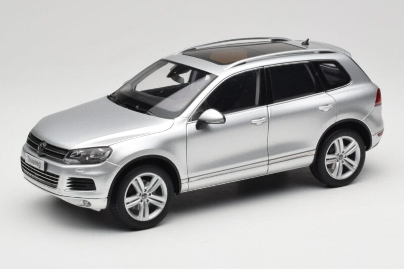 Volkswagen Touareg 7L Silver Metallic Kyosho 1:18 8821CS Metāls
