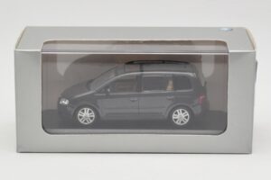 Volkswagen Touran 1T Tumšzaļš Minichamps 1:43 400052101 Metāls — attēls 4 no 4