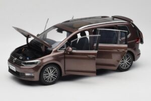 Volkswagen Touran 5T Brūns Paudi Model 1:18 ZVE000003BRA Metāls — attēls 2 no 8