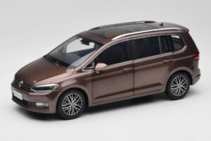 Volkswagen Touran 5T Brūns Paudi Model 1:18 ZVE000003BRA Metāls
