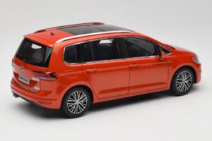 Volkswagen Touran 5T Oranžs Paudi Model 1:18 ZVE000003ORA Metāls — attēls 3 no 8