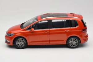 Volkswagen Touran 5T Oranžs Paudi Model 1:18 ZVE000003ORA Metāls — attēls 4 no 8