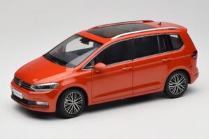 Volkswagen Touran 5T Oranžs Paudi Model 1:18 ZVE000003ORA Metāls