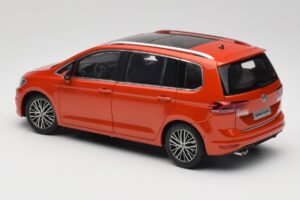 Volkswagen Touran 5T Oranžs Paudi Model 1:18 ZVE000003ORA Metāls — attēls 7 no 8