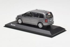 Volkswagen Touran Sport Platinum Grey Minichamps 1:43 TOURAN003 Metāls — attēls 3 no 4