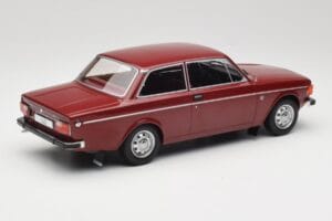 Volvo 142 Tumši Sarkans MCG 1:18 MCG18443 Metāls — attēls 2 no 6