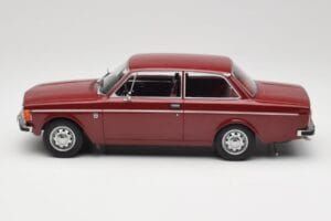 Volvo 142 Tumši Sarkans MCG 1:18 MCG18443 Metāls — attēls 3 no 6