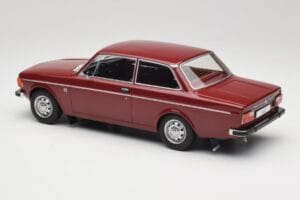 Volvo 142 Tumši Sarkans MCG 1:18 MCG18443 Metāls — attēls 5 no 6