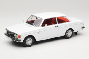 Volvo 142 Balts MCG 1:18 MCG18445 Metāls