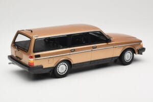 Volvo 240 GL Universāls Gold Metallic Minichamps 1:18 155171415 Metāls — attēls 2 no 6