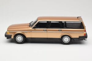 Volvo 240 GL Universāls Gold Metallic Minichamps 1:18 155171415 Metāls — attēls 3 no 6