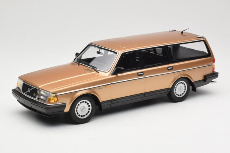 Volvo 240 GL Universāls Gold Metallic Minichamps 1:18 155171415 Metāls