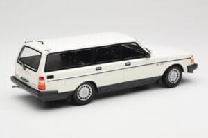 Volvo 240 GL Universāls Balts Minichamps 1:18 155171412 Metāls — attēls 2 no 6
