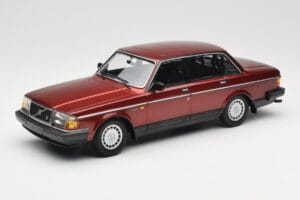 Volvo 240 GL Dark Red Metallic Minichamps 1:18 155171406 Metāls