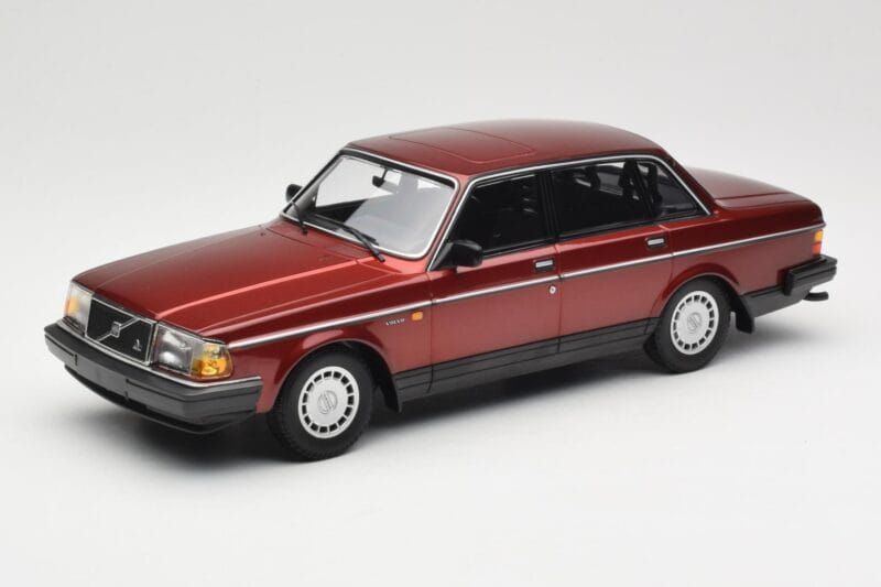 Volvo 240 GL Dark Red Metallic Minichamps 1:18 155171406 Metāls