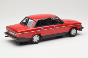 Volvo 240 GL Tumši Sarkans Minichamps 1:18 166171401 Metāls — attēls 2 no 6