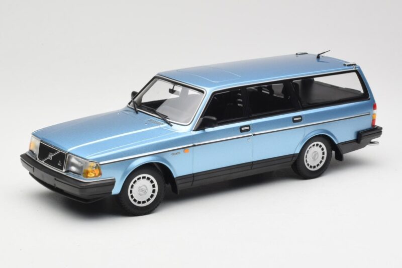 Volvo 240 GL Estate Blue Metallic Minichamps 1:18 155171414 Metāls