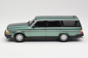 Volvo 240 GL Estate Green Metallic Minichamps 1:18 155171410 Metāls — attēls 3 no 6