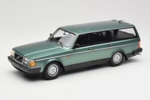 Volvo 240 GL Estate Green Metallic Minichamps 1:18 155171410 Metāls