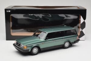 Volvo 240 GL Estate Green Metallic Minichamps 1:18 155171410 Metāls — attēls 6 no 6