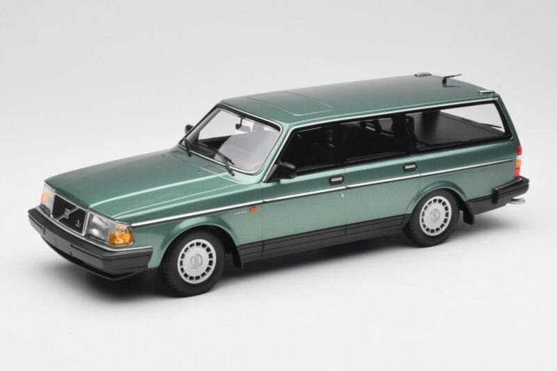 Volvo 240 GL Estate Green Metallic Minichamps 1:18 155171410 Metāls