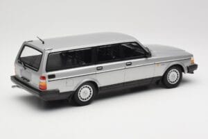 Volvo 240 GL Estate Sudrabs Minichamps 1:18 155171416 Metāls — attēls 2 no 6