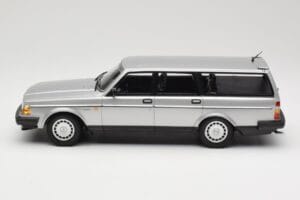 Volvo 240 GL Estate Sudrabs Minichamps 1:18 155171416 Metāls — attēls 3 no 6