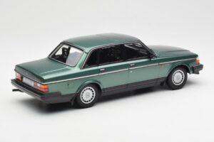 Volvo 240 GL Zaļš Metalic Minichamps 1:18 155171400 Metāls — attēls 2 no 6