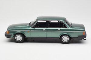 Volvo 240 GL Zaļš Metalic Minichamps 1:18 155171400 Metāls — attēls 3 no 6