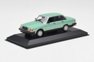 Volvo 240 GL Zaļš Metaliks Minichamps 1:43 400171402 Metāls — attēls 2 no 4