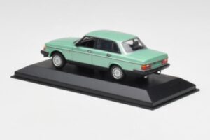 Volvo 240 GL Zaļš Metaliks Minichamps 1:43 400171402 Metāls — attēls 3 no 4