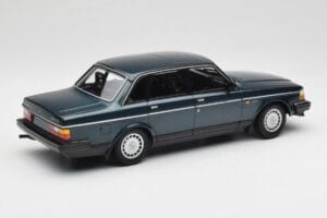 Volvo 240 GL Petrol Metallic Minichamps 1:18 155171407 Metāls — attēls 2 no 6