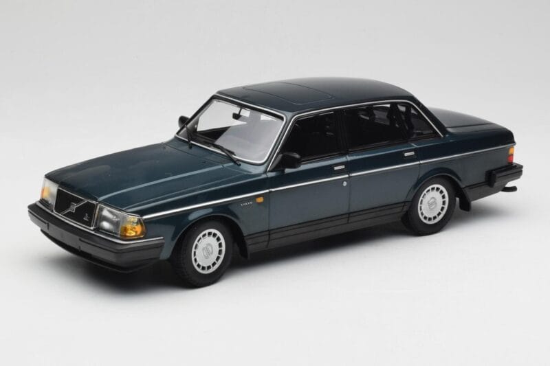 Volvo 240 GL Petrol Metallic Minichamps 1:18 155171407 Metāls