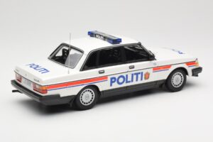 Volvo 240 GL Politi Norway Minichamps 1:18 155171491 Metāls — attēls 2 no 6